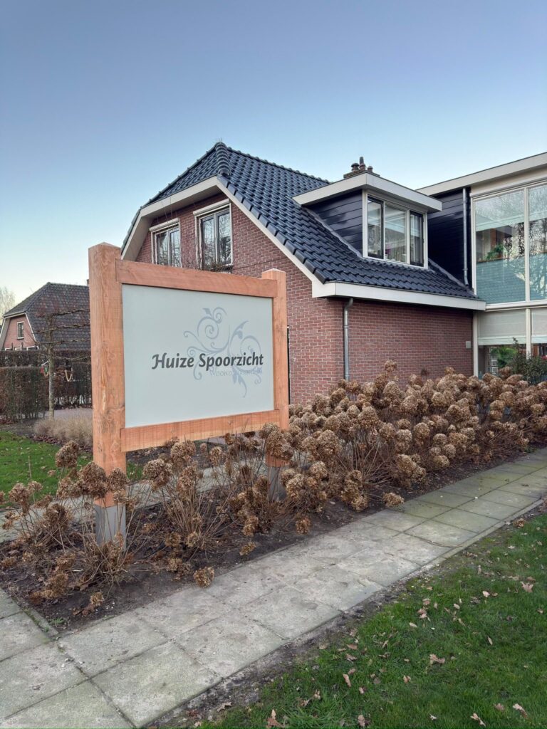 reclamezuil gemaakt bij Huize Spoorzicht